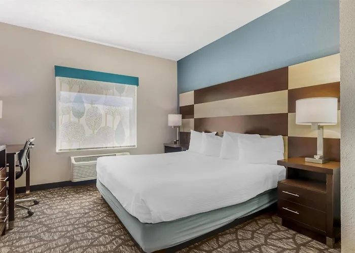 Western & Hotel 3*
